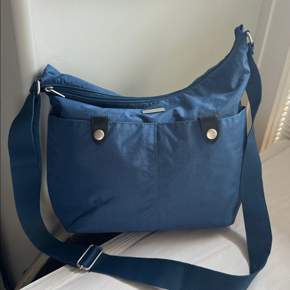 Baggallini crossbody Bag purse pockets Organization Teal blue Travel Vacation